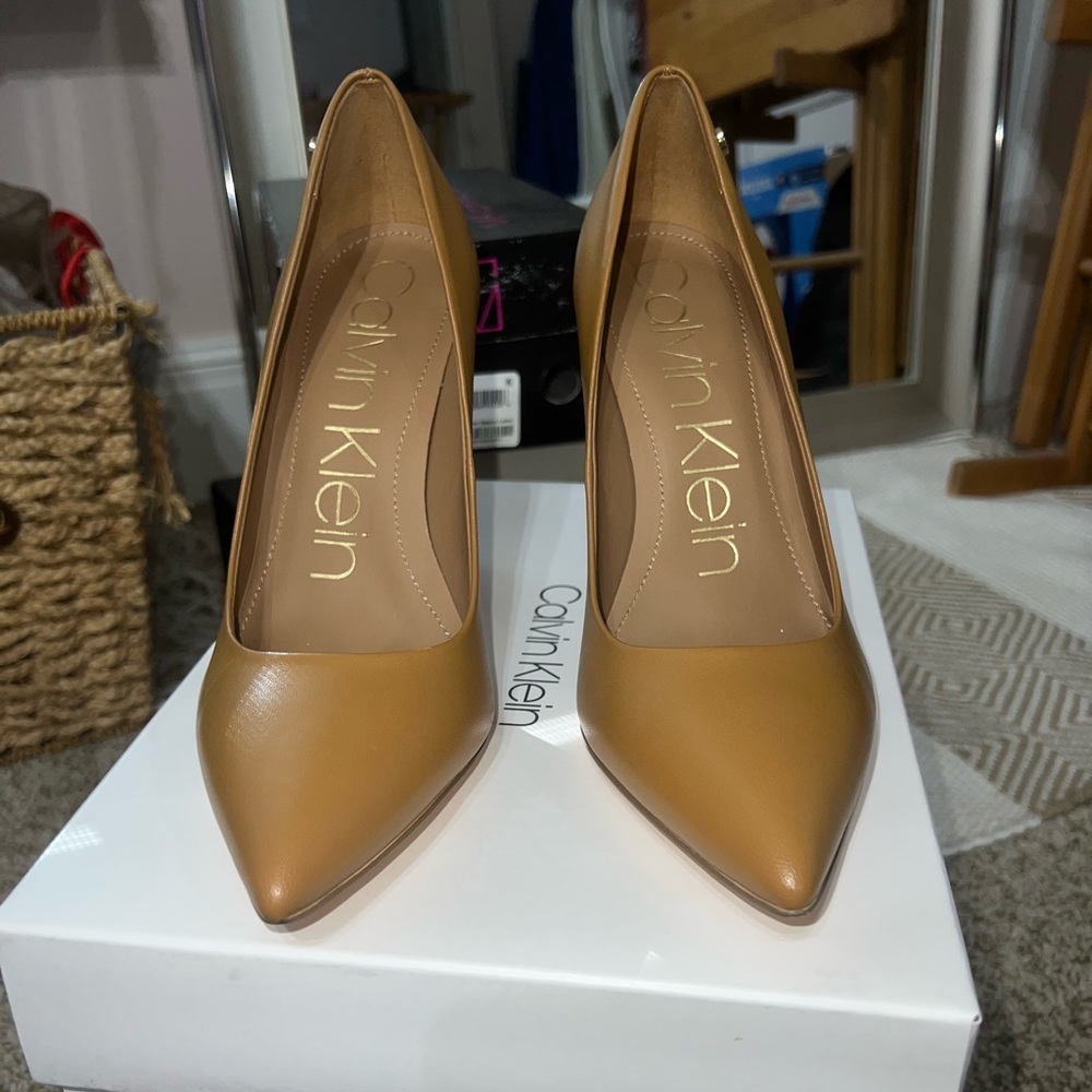 Calvin Klein Women's Brady Platform Pump, Tan, 9